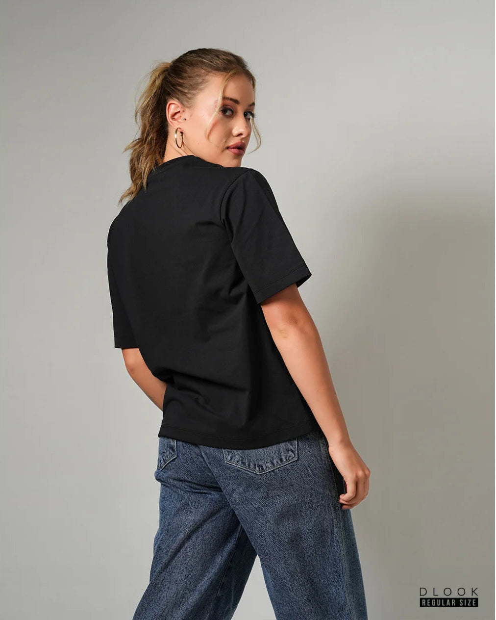 WOMEN'S CREW NECK TSHIRT - BLACK
